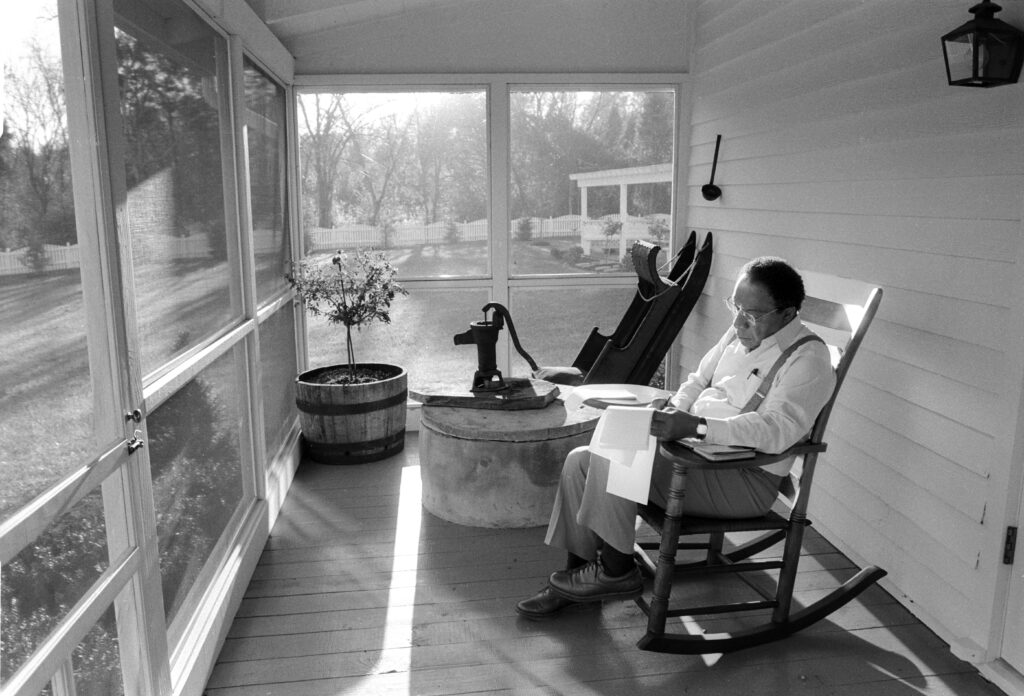 The Work of Evelyn Floret, a Master of Intimate Portraits